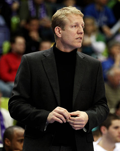 首秀却意外 首秀却意外