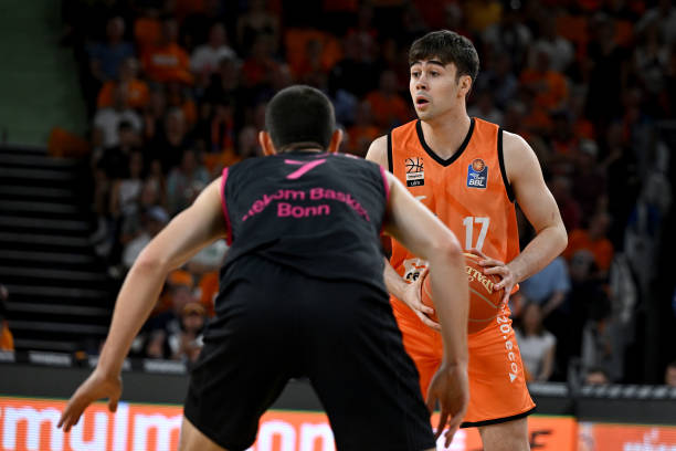 湖人队在卢 湖人队在卢